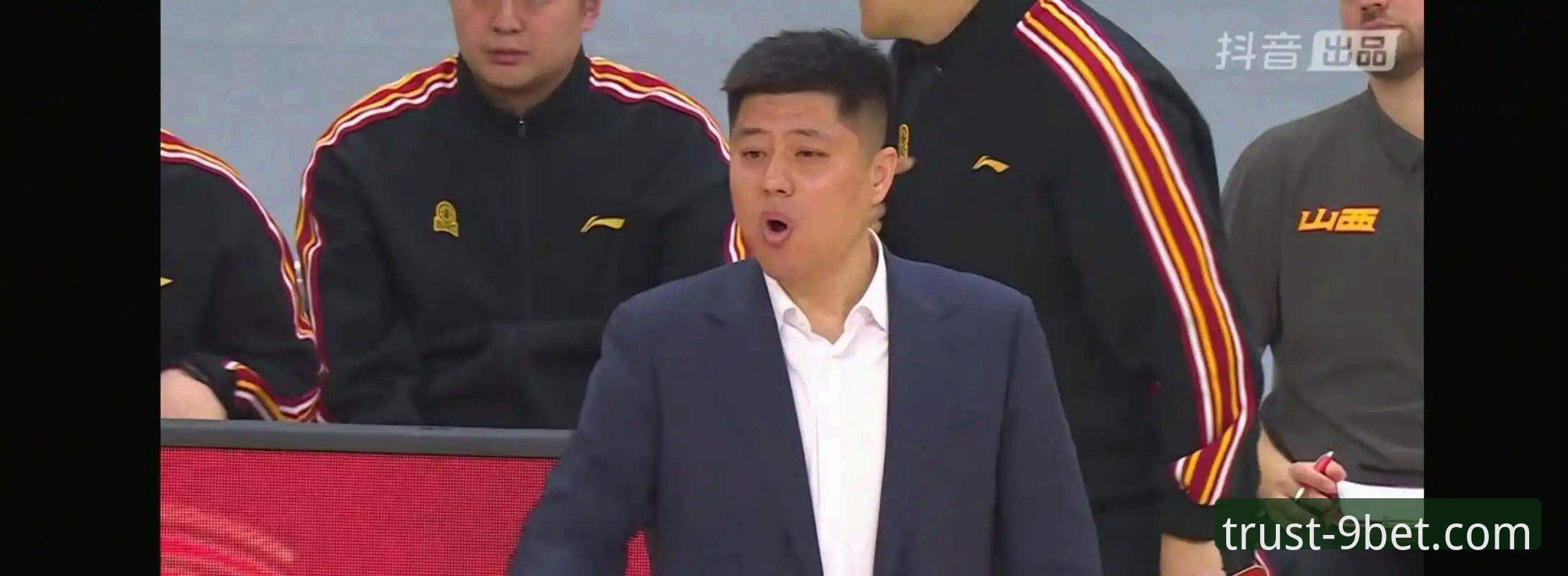 九博体育使用体验 山西男篮2-0横扫青岛晋级八强!九博体育平台用户直击:潘江复出导演20分逆转好戏